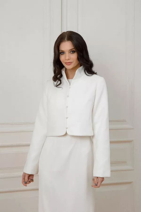 Collared wedding jacket made of wool for winter bride
