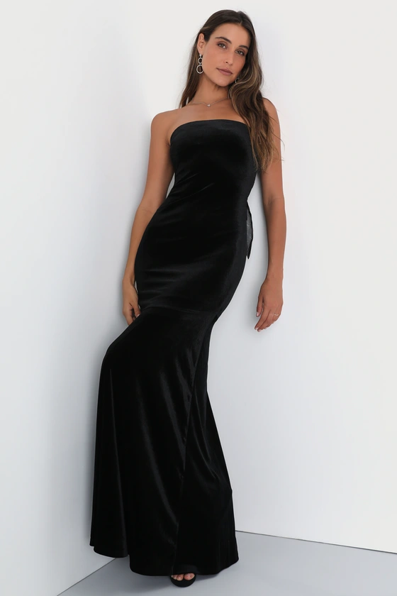 Black maxi dress in velvet with bow on the back