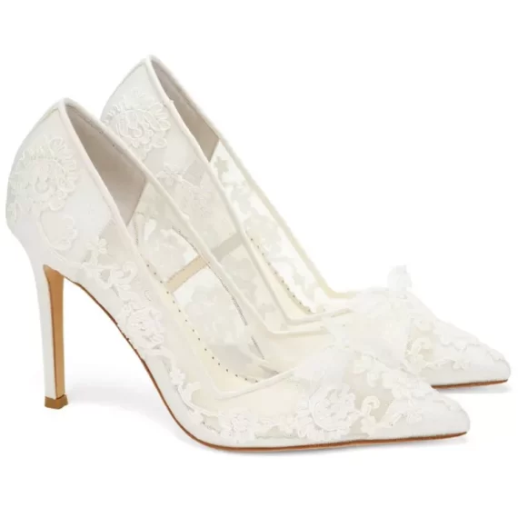 Ivory lace wedding shoes in pump style