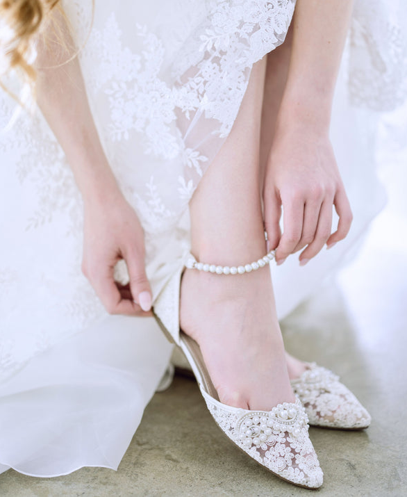 lace bridal flats for brides who want wedding shoes that are not heels