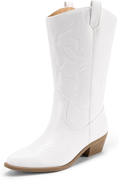 western-inspired flat bridal boots for rustic weddings