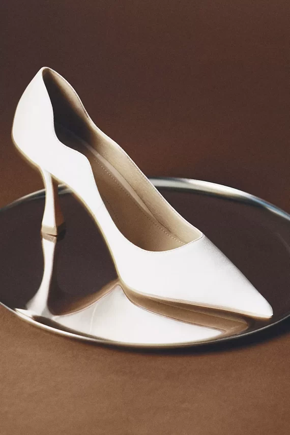 White wavy bridal pumps