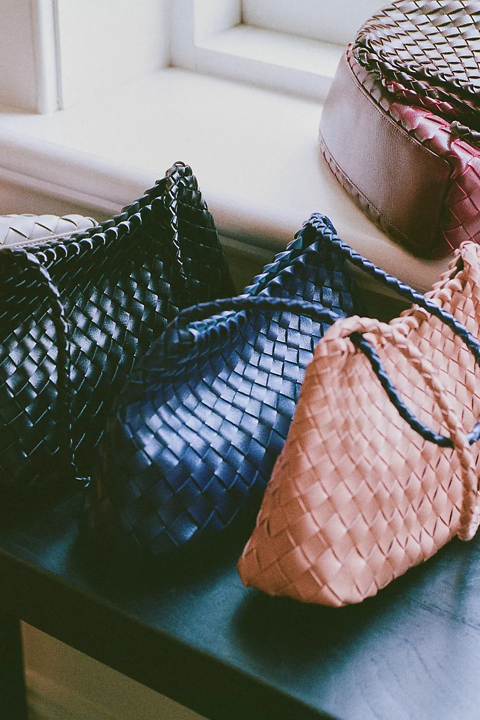 calla woven shoulder bag