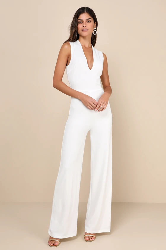 Affordable bridal jumpsuit under $500, tailored for a polished and photo-ready wedding look