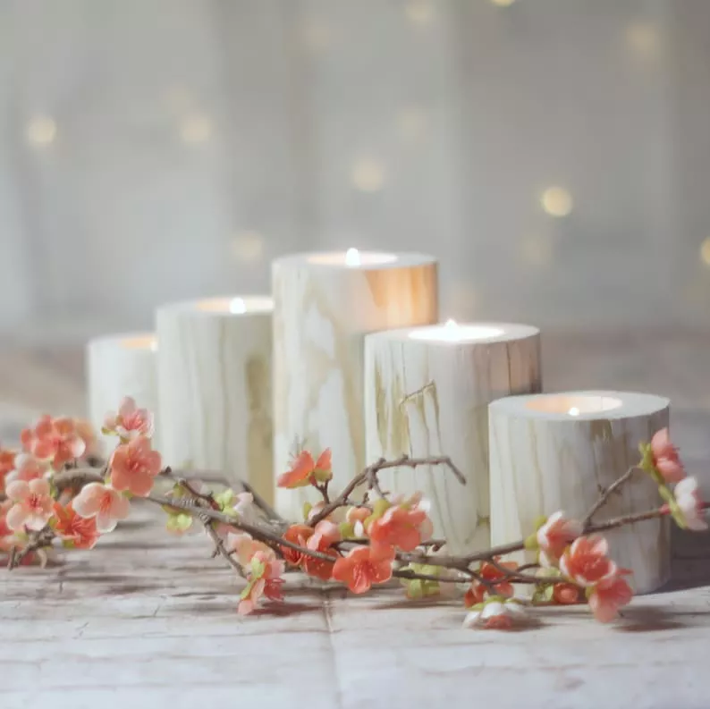 Candle wedding centerpieces that do not have flowers as main focus
