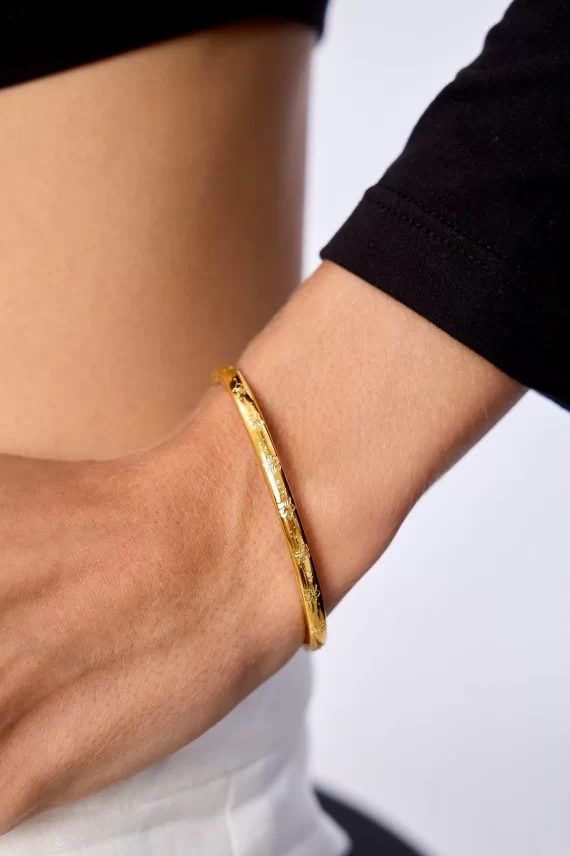 Delicate gold-filled bracelet for bridesmaids with bangle style