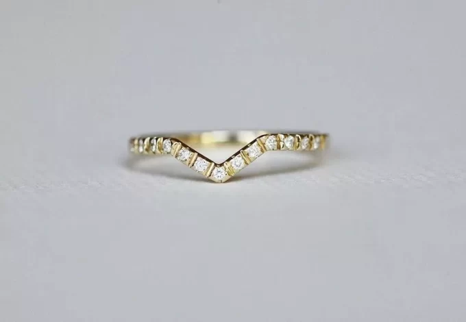 Capucinne pave diamond V-shaped ring, 14k gold stacking wedding band