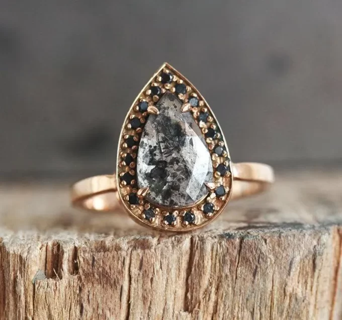 Capucinne salt and pepper diamond ring, 18k rose gold with black diamond pavé halo