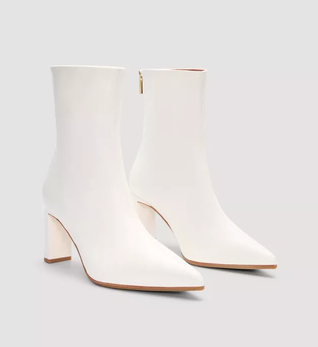Bared Mino bridal boots that have arch support, romantic white wedding boots built for all day wear and dancing
