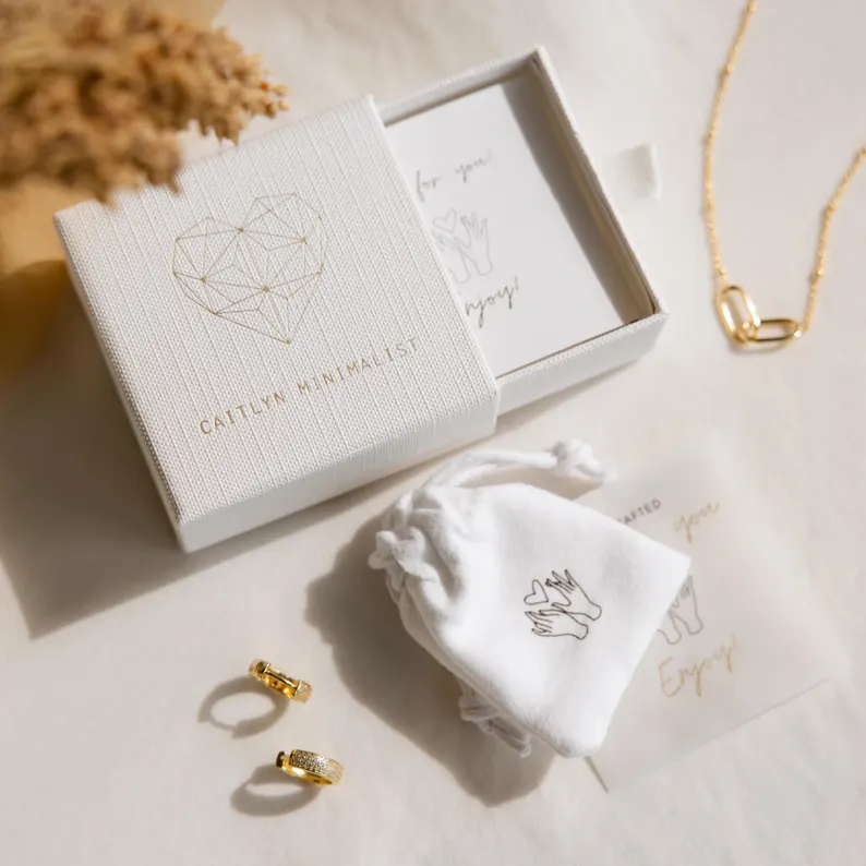 Caitlyn Minimalist jewelry packaging review