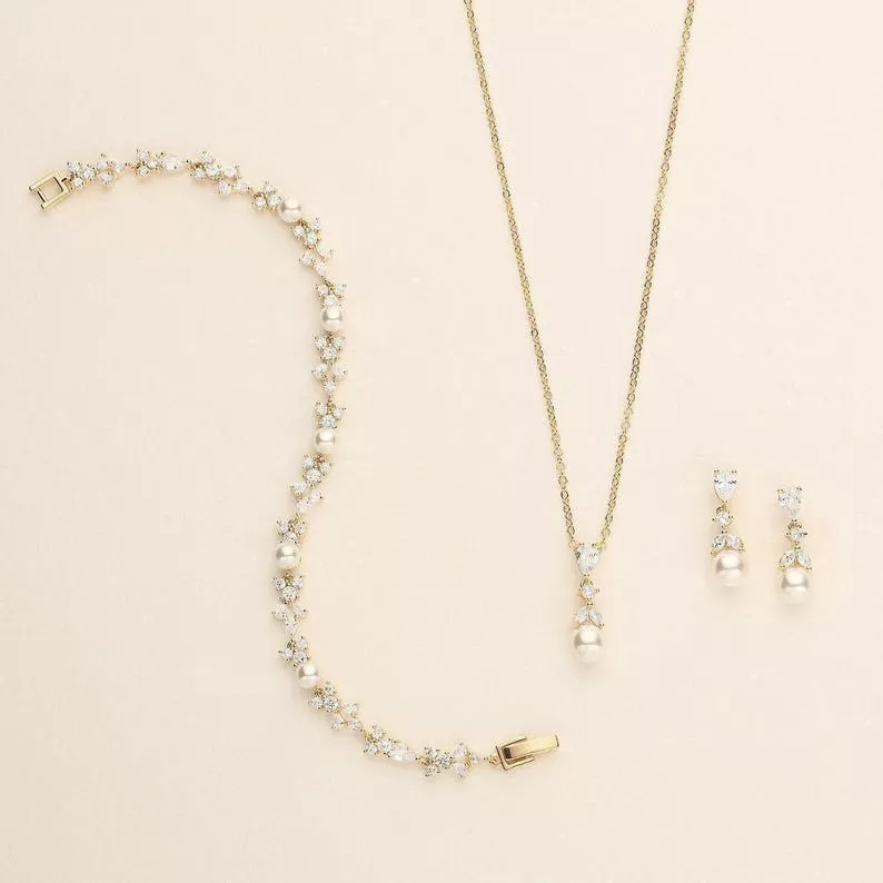 Pearl wedding jewelry set for bride with classic necklace and drop earrings
