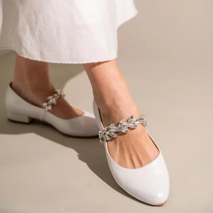 Modern pointed-toe leather flat wedding shoes for brides