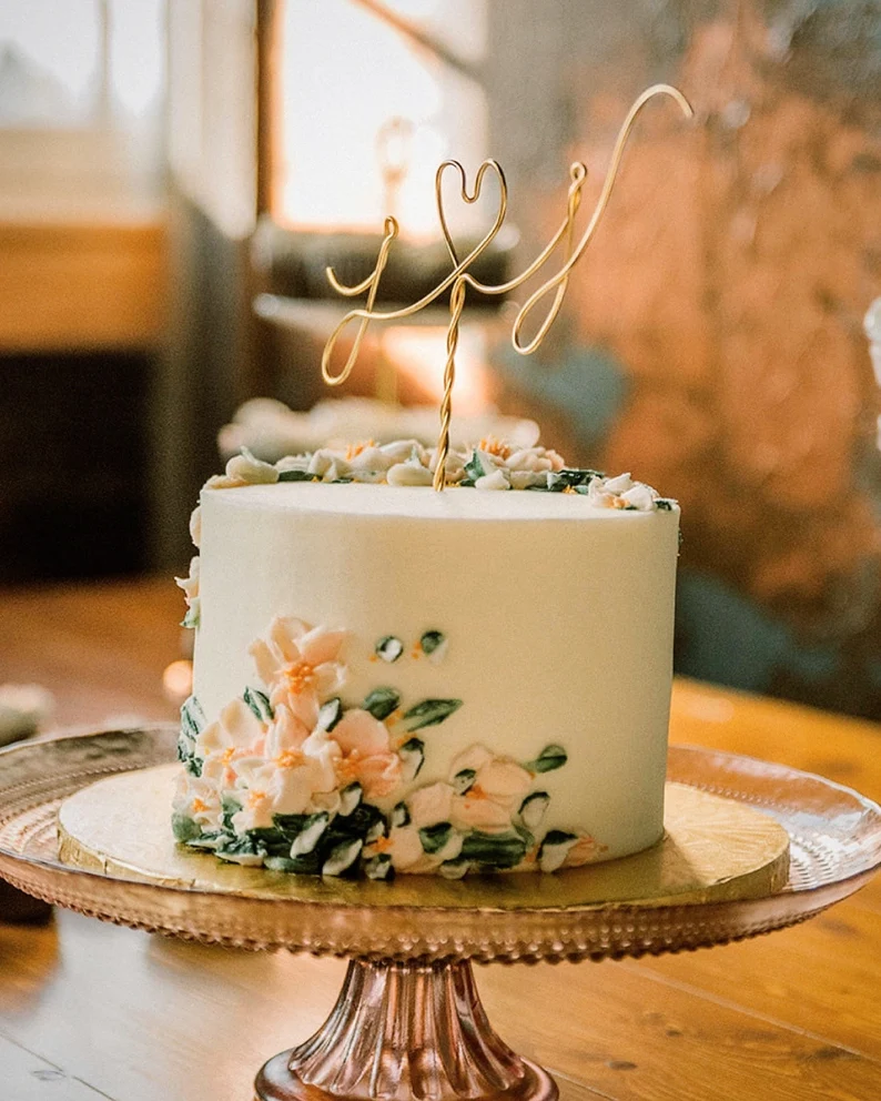 Simple wire wedding cake topper with a modern and understated style