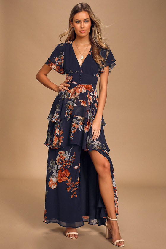 wedding guest wearing short sleeve blue floral maxi for beach wedding celebration