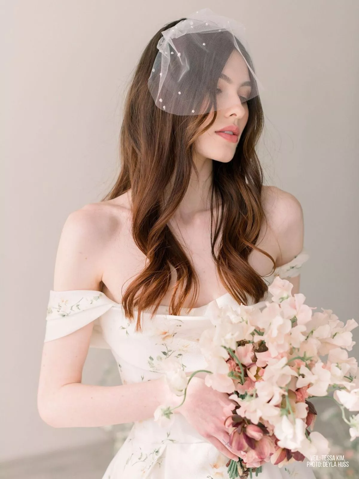 best simple wedding veils for modern brides birdcage veil minimalist bridal look