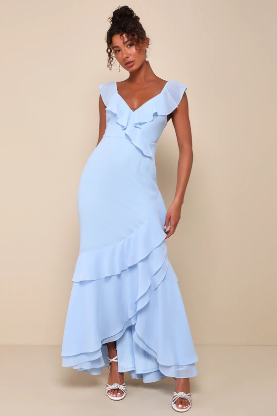bridesmaid wearing light blue airy lightweight chiffon bridesmaid dress for hot weather
