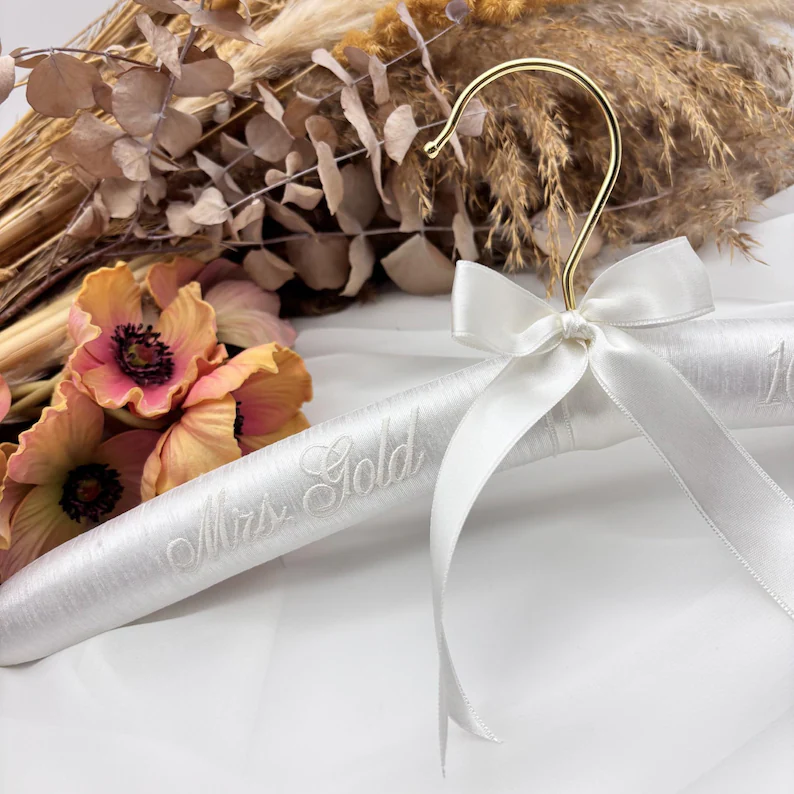 padded wedding dress hanger that won't leave marks