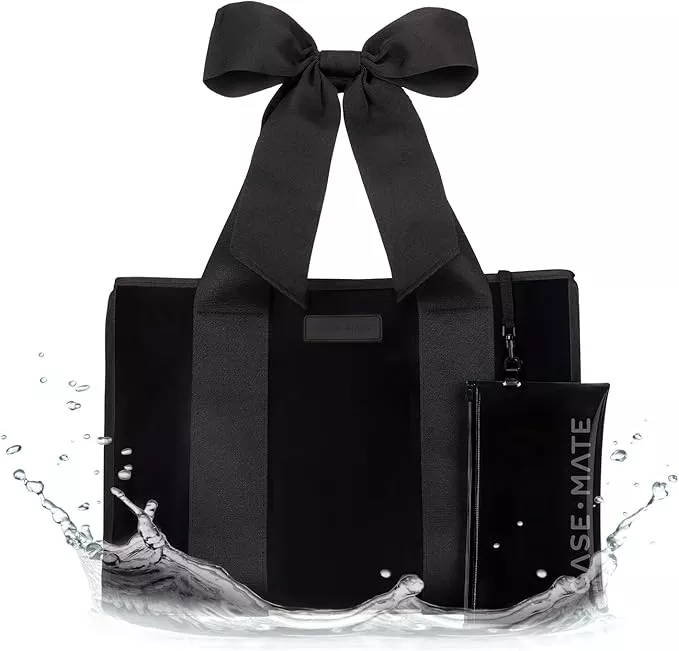 black jelly tote bridesmaid bag idea