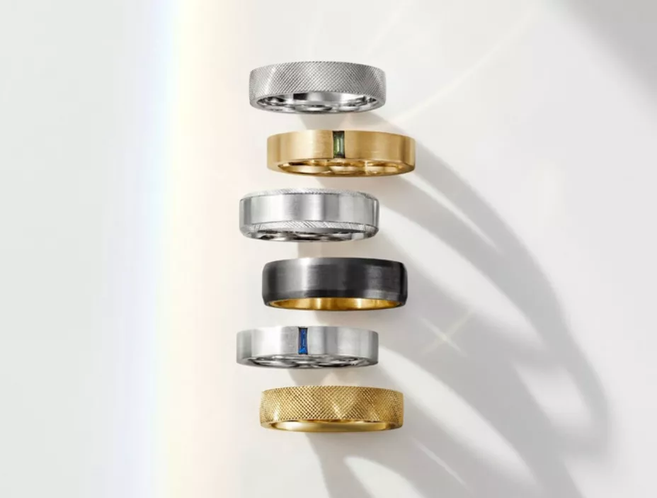 comfortable men’s wedding ring worn daily showing simple lightweight band for hand