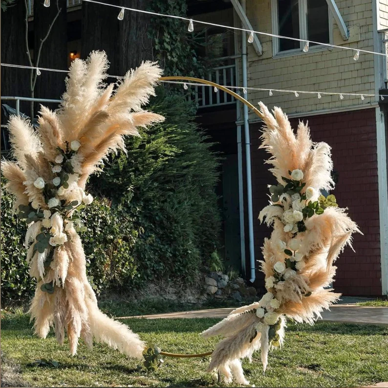 dried pampas grass for circular arch