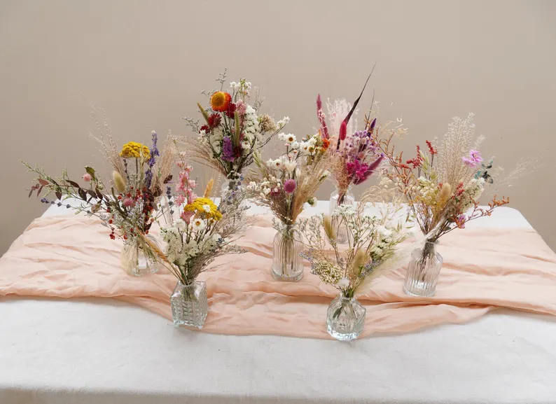bud vase dried flowers