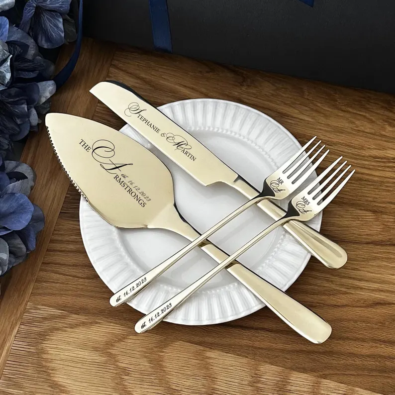 cake cutting set with personalized engraving