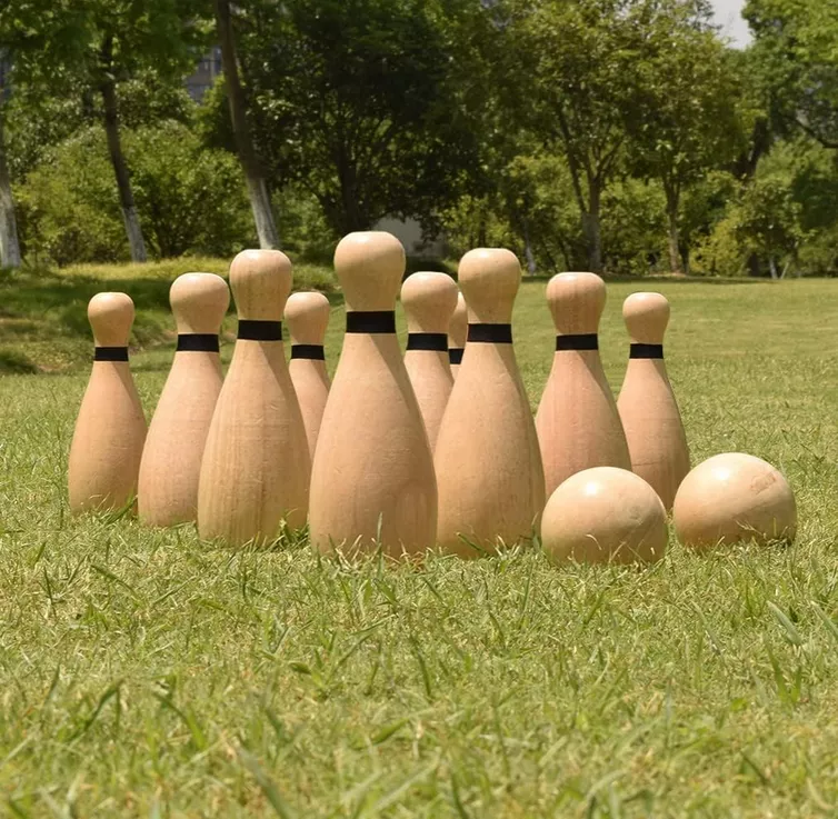 wedding lawn bowling - cocktail hour activities for guests to do