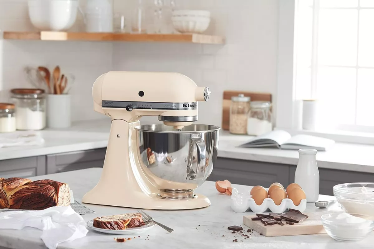 stand mixer for daily item used in the kitchen for couples
