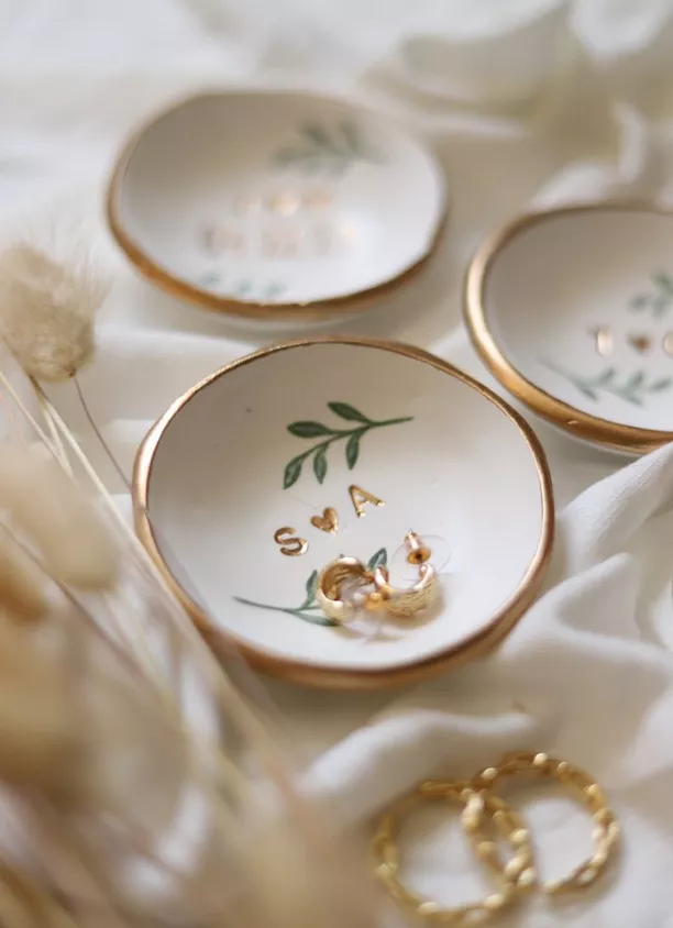 ring dish for photos
