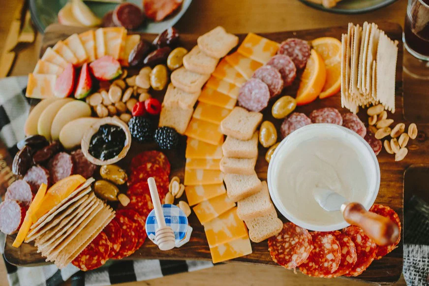 charcuterie experience wedding gift under $100