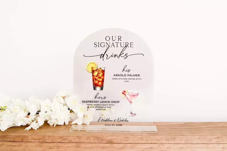 personalized wedding cups and drink details for guests