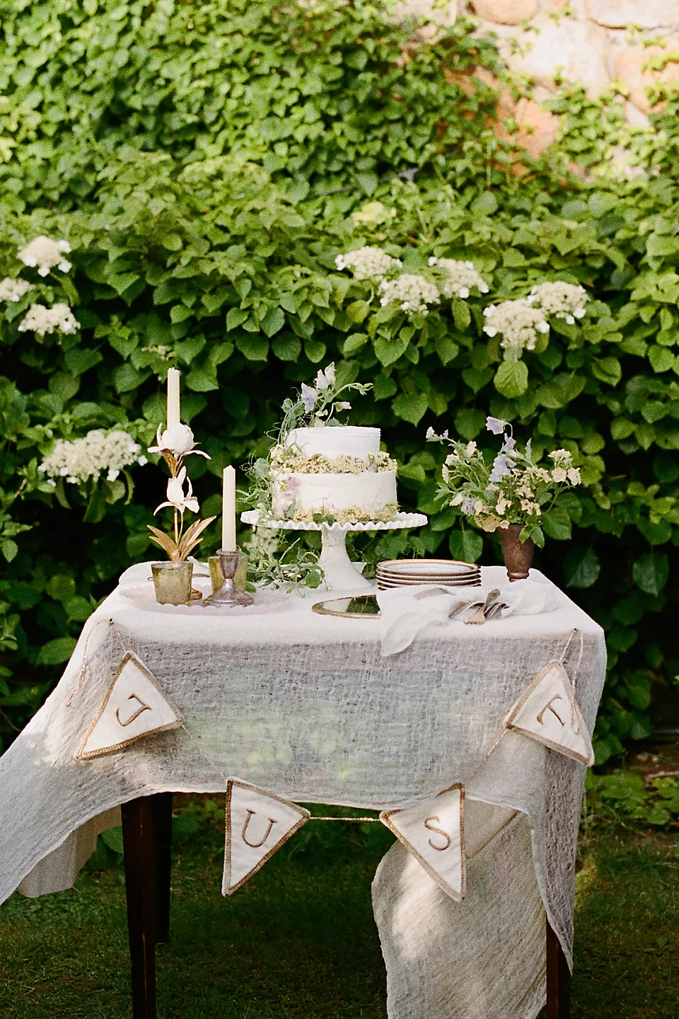 wedding cake table decor
