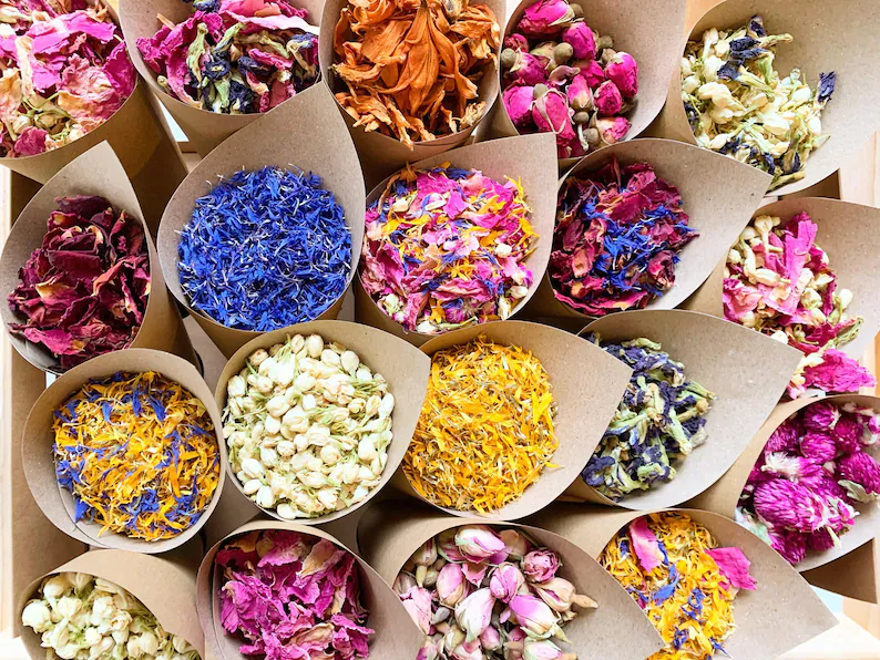 dried flower confetti for weddings