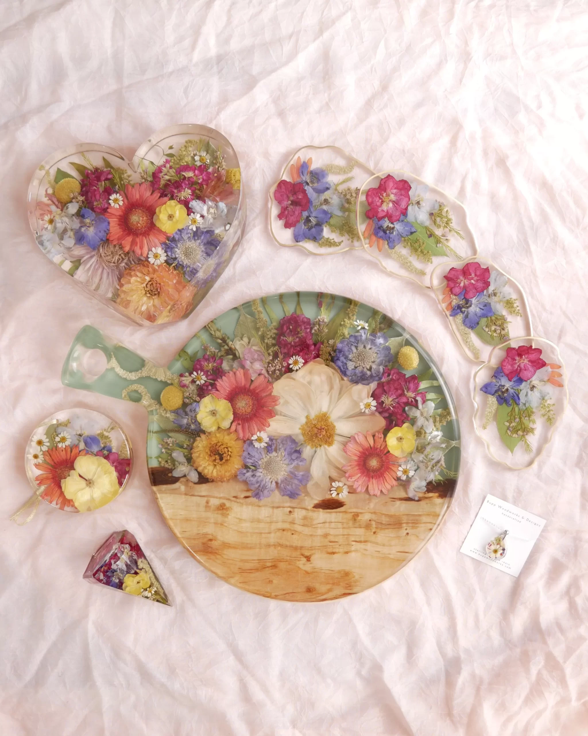 wedding flower serving platter and floral coasters in resin