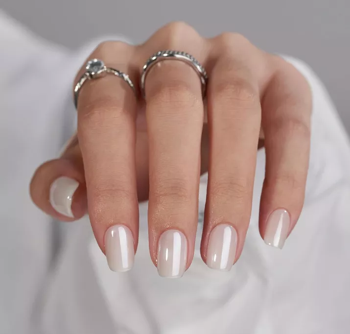 pearl colored wedding nails