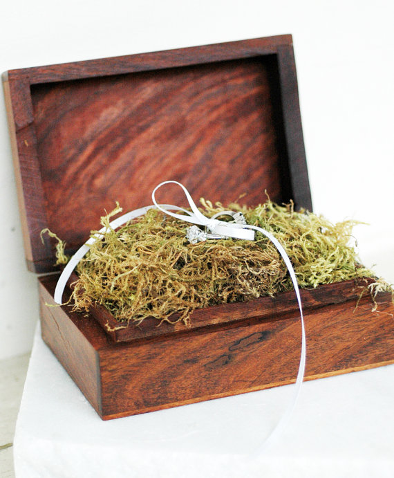 Wood Wedding Ring Box / Ring Box Keepsake by White Tulip Boutique | via https://emmalinebride.com/ceremony/ring-box-keepsake/