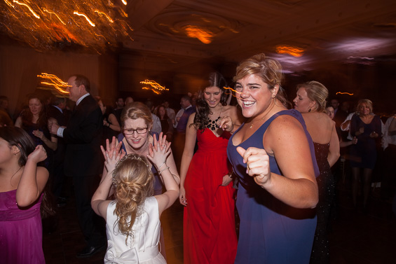 friends celebrate at Philadelphia wedding reception - photo: Daniel Fugaciu Photography | via https://emmalinebride.com