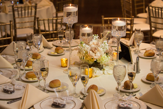table reception decor at Crystal Tea Room Wedding - photo: Daniel Fugaciu Photography | via https://emmalinebride.com