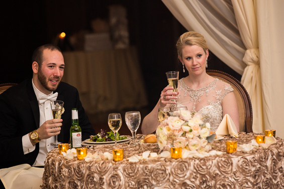 bride and groom listen to toasts at sweetheart table - photo: Daniel Fugaciu Photography | via https://emmalinebride.com