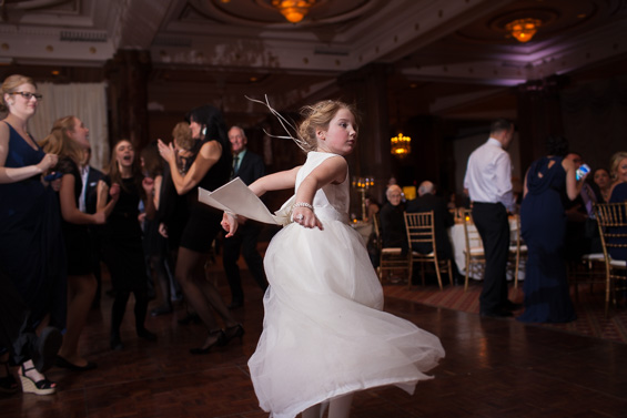 flower girl dances at wedding reception - photo: Daniel Fugaciu Photography | via https://emmalinebride.com