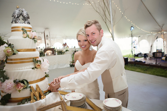KimAnne Photography - iowa backyard wedding - bride-and-groom-cut-the-cake