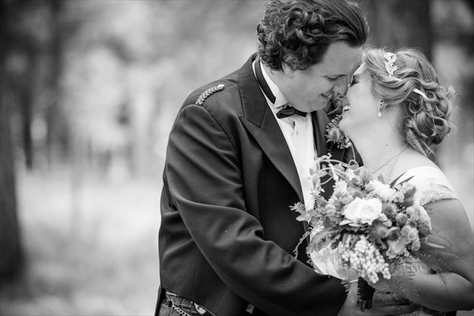 Scottish Fairytale Wedding | Photography - Johnstone Studios | https://emmalinebride.com/real-weddings/scottish-fairytale-wedding/