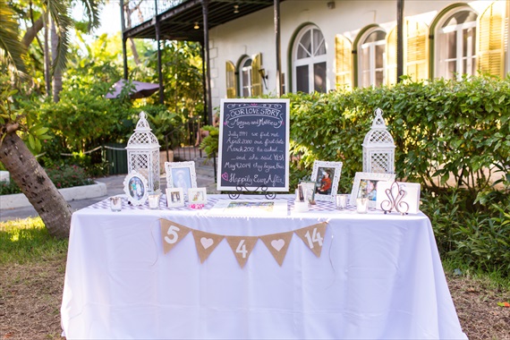 Filda Konec Photography - Hemingway House Wedding - wedding card table with burlap bunting in Key West