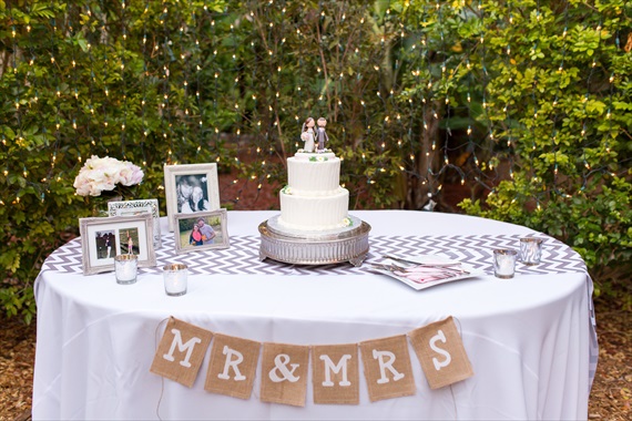 Filda Konec Photography - Hemingway House Wedding - wedding cake table with burlap bunting