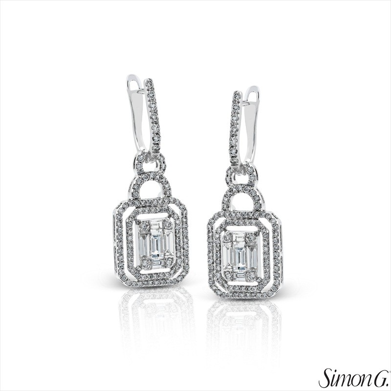 Geometric Design Diamond Earrings | Latest Spring Jewelry Trends | https://emmalinebride.com/jewelry/latest-spring-jewelry-trends/