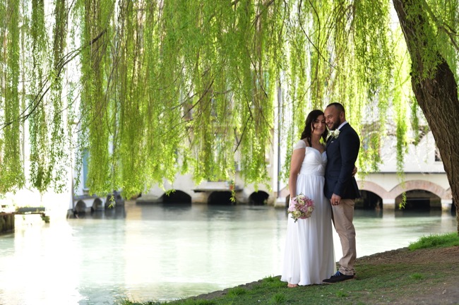 bride and groom along Italian canal | Planner: Venice Events | via https://emmalinebride.com/real-weddings/spring-wedding-in-italy-andre-shona/