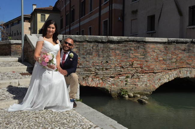 bride and groom along Italian canal | Planner: Venice Events | via https://emmalinebride.com/real-weddings/spring-wedding-in-italy-andre-shona/