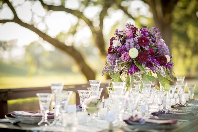 Winery Styled Wedding Shoot - Elegant Table Setting (photo: olivia smartt) https://emmalinebride.com/themes/winery-style-wedding/