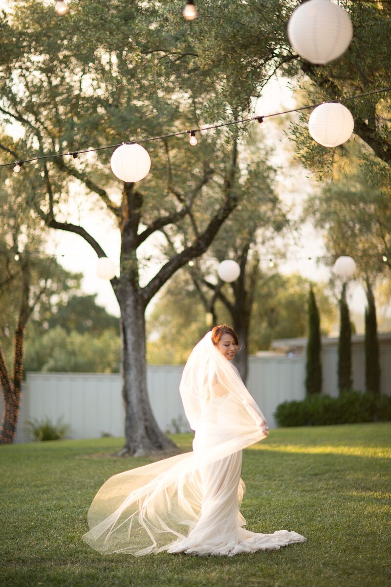 Winery Styled Wedding Shoot - The Bride in Veil (photo: olivia smartt) https://emmalinebride.com/themes/winery-style-wedding/