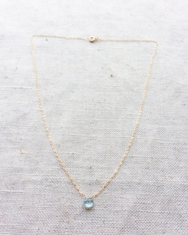 aquamarine and gold necklace | via Best Aquamarine Jewelry Finds on Etsy - https://emmalinebride.com/bride/best-aquamarine-jewelry/